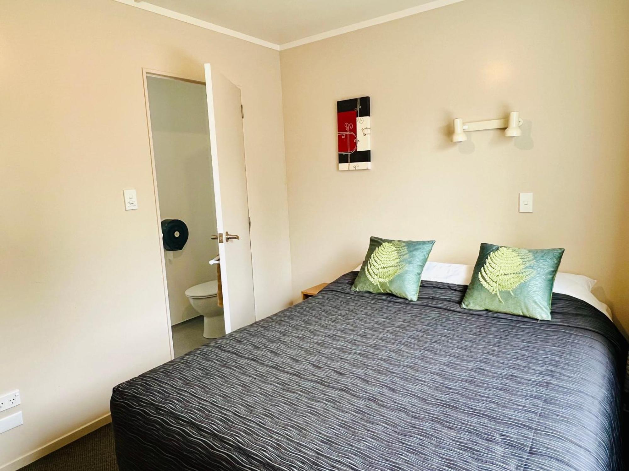 Seagulls Guesthouse Mount Maunganui Exterior photo