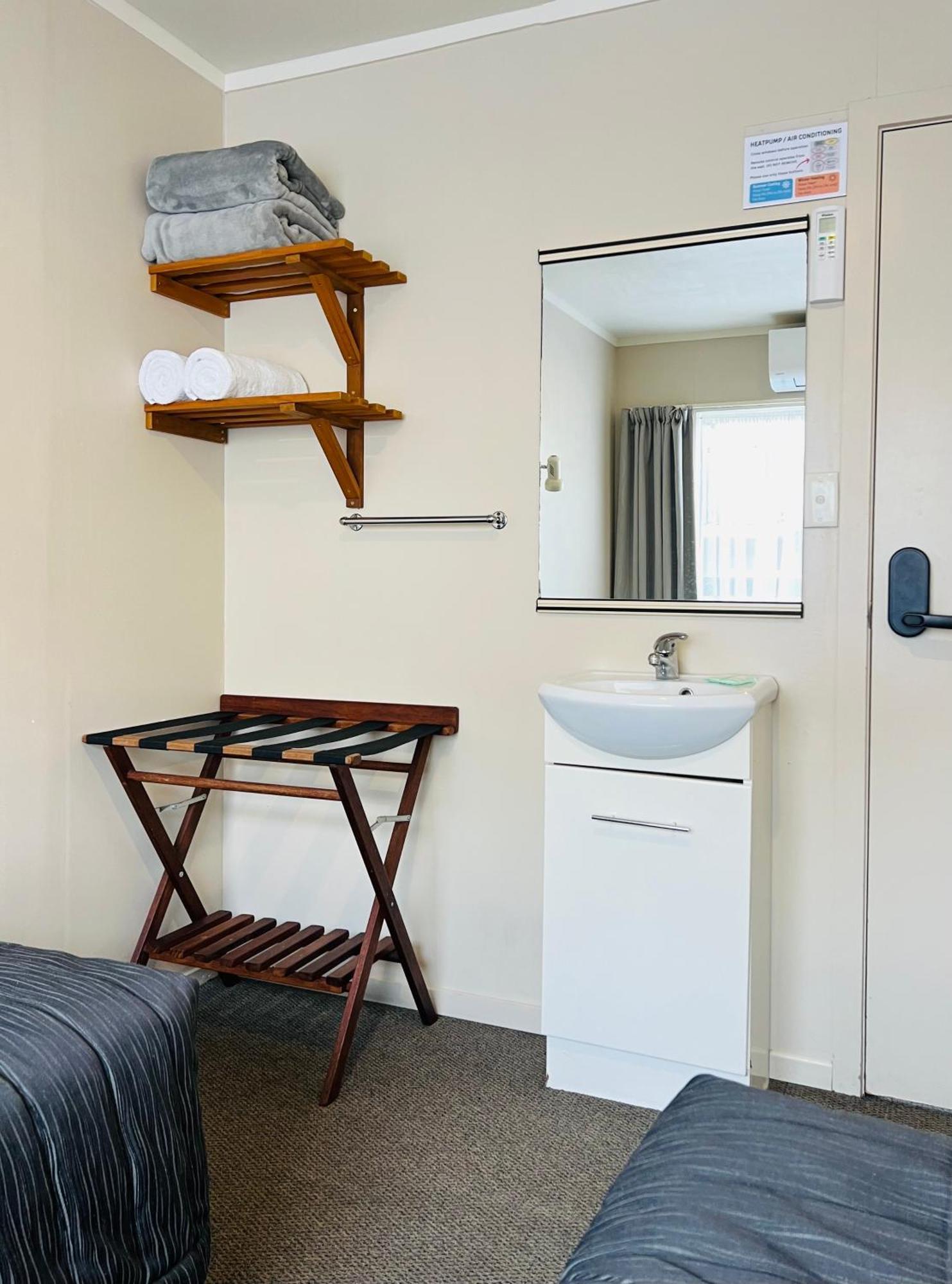 Seagulls Guesthouse Mount Maunganui Exterior photo